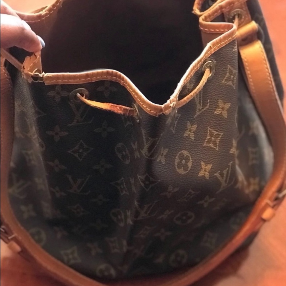 Authentic Louis Vuitton Petit Noe pre-owned